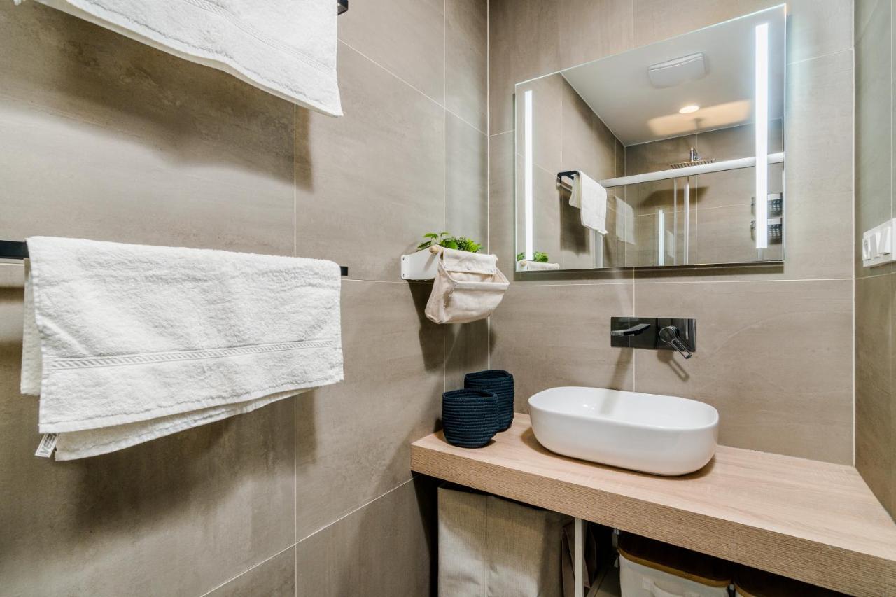 Days - Premium Loft W Terrace - View - Netflix - Ac Lejlighed Prag